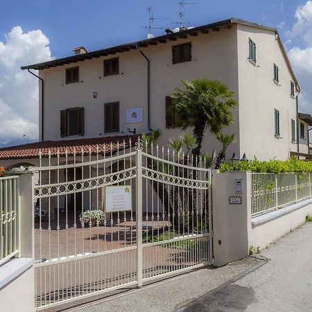 Flori'S Bed and Breakfast Viareggio Buitenkant foto
