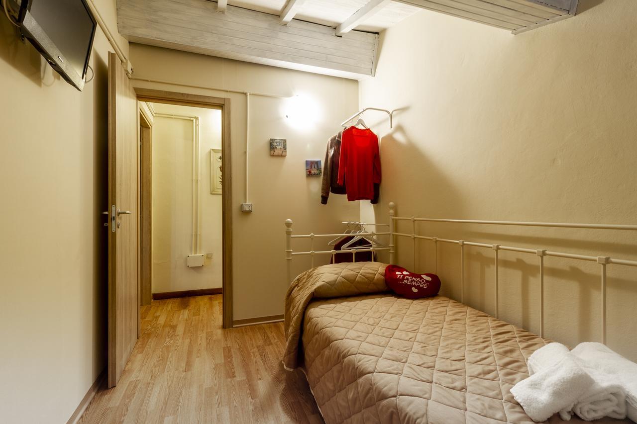 Flori'S Bed and Breakfast Viareggio Buitenkant foto
