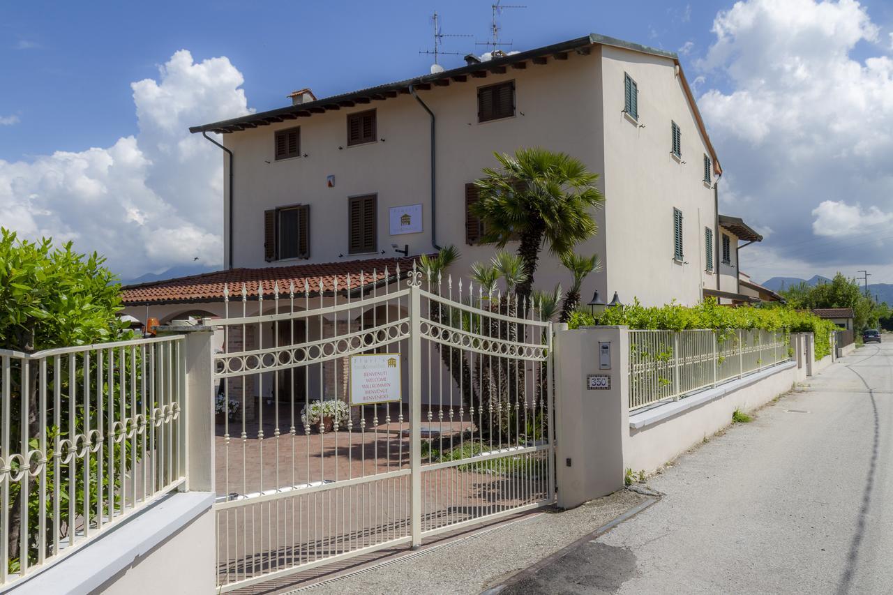 Flori'S Bed and Breakfast Viareggio Buitenkant foto